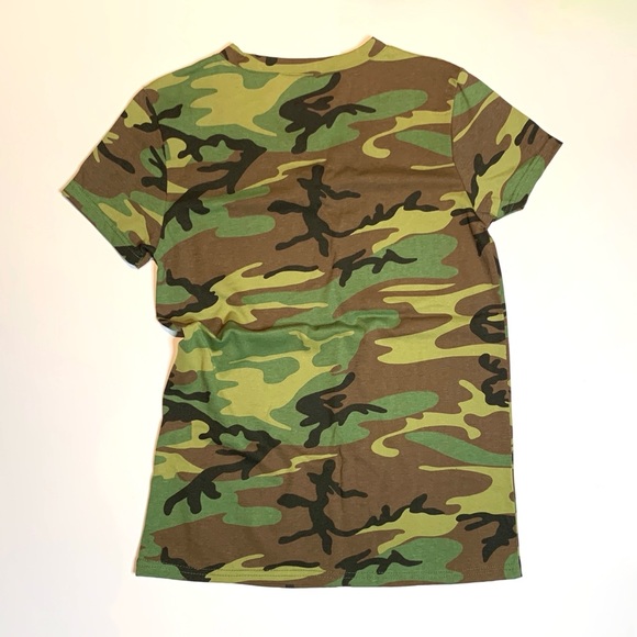 ⚡️ Women’s V-neck Camouflage tee - Picture 2 of 7